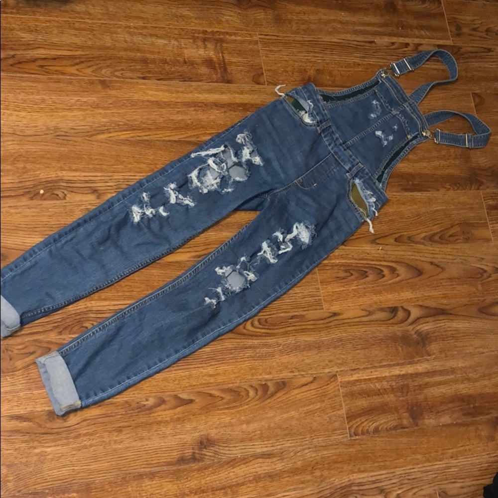 High waisted jeans/ Overall jeans/Distressed